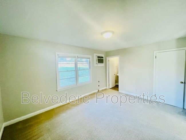 Building Photo - 215 McIver St