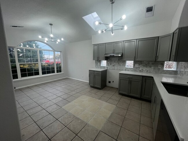 Building Photo - COMING SOON Newly Renovated 3 Bedroom 2 Bedroom Home