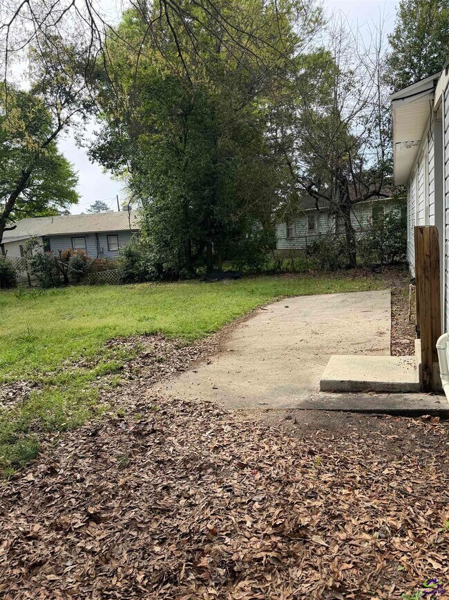 Building Photo - 202 Ruzelle St