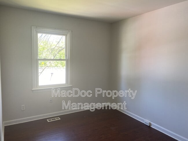 Building Photo - 298 Red Oak Dr