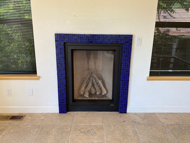 Building Photo - Oh my!!!  Downtown Sonora!