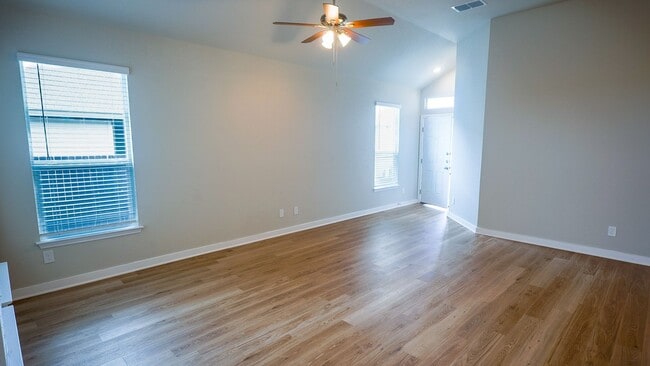 Building Photo - Stunning 3x2 Luxury Duplex in Buda, TX!