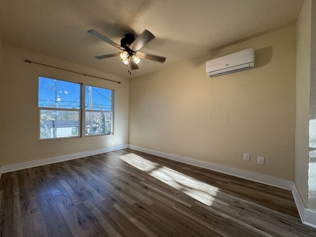 Building Photo - 2 BD APT with water & electricity paid