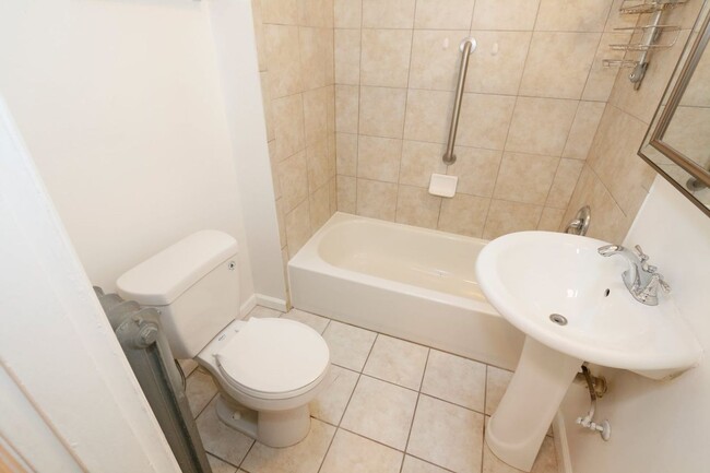 Building Photo - Lovely 3 bedroom home near Howard Universt...