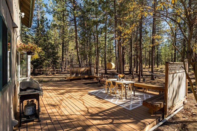 Building Photo - Beautiful Home- Backs up to BLM Land