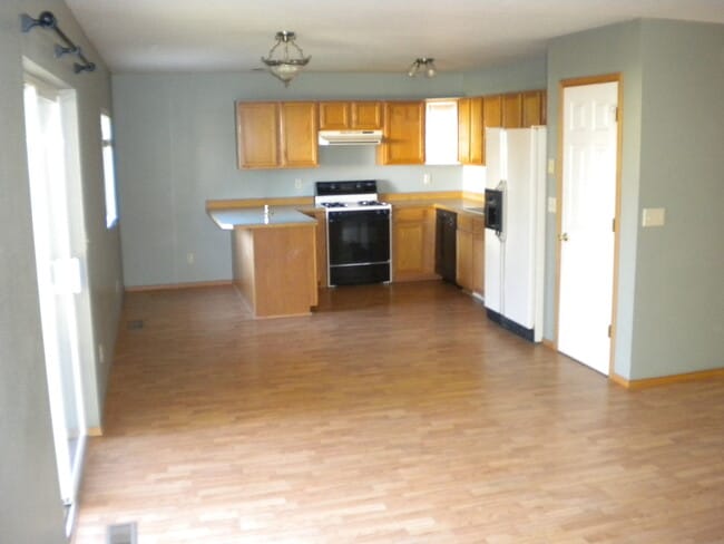 Building Photo - 403 Prairie Ave