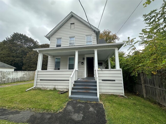 Primary Photo - 62 1/2 Dickinson St