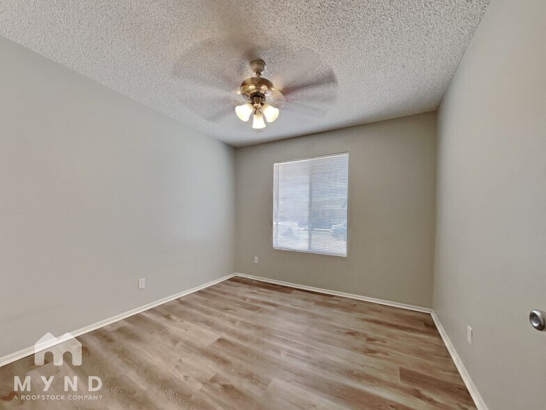 Building Photo - 7562 W Turney Ave