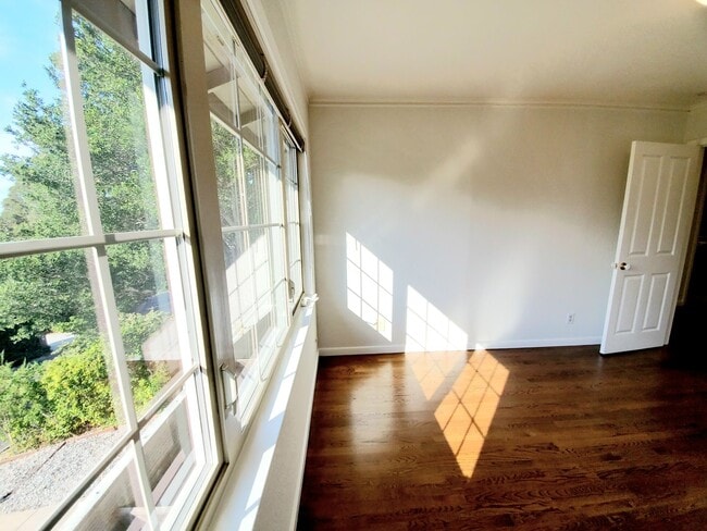 Building Photo - Hillsborough home with Bay views