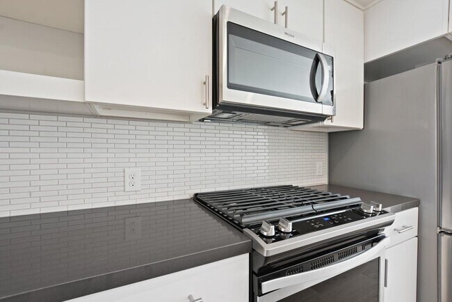 Building Photo - 2002 E 7th St