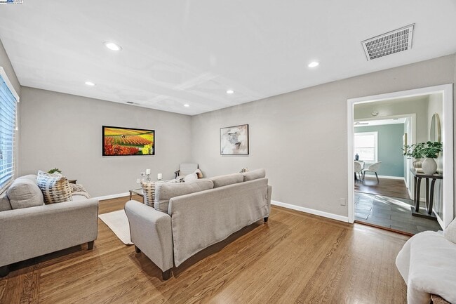 Building Photo - 2438 Upland Dr