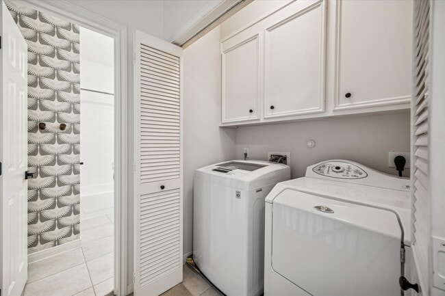 Building Photo - 205 Dennis St