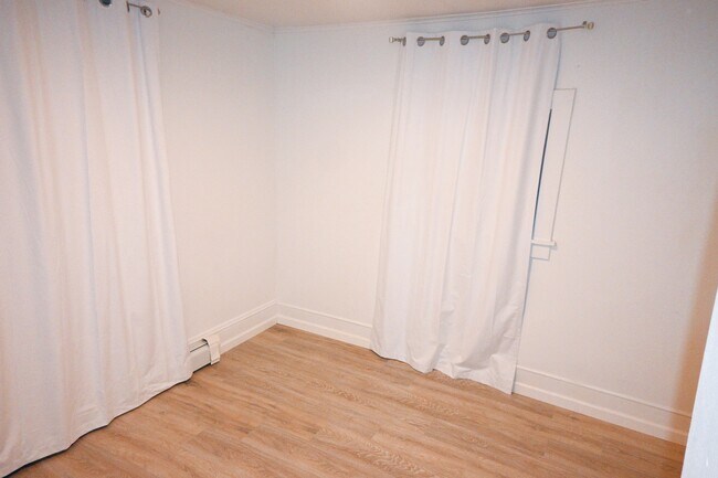 Building Photo - 198 Broad St