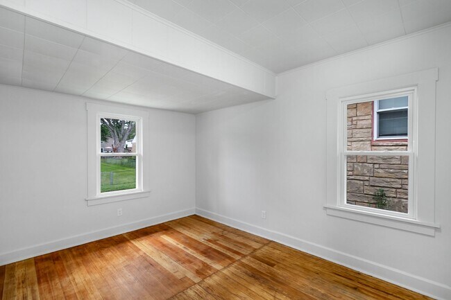 Building Photo - 2212 Snyder Ave NE