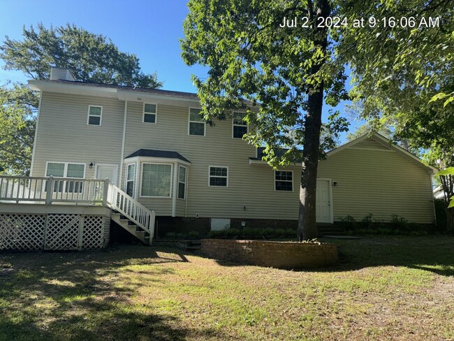 Building Photo - 6080 Lakeway Drive
