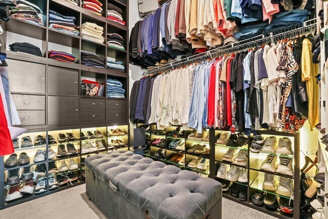 Building Photo - Waterfront Luxury Living | Private Dock + Direct Tampa Bay Access