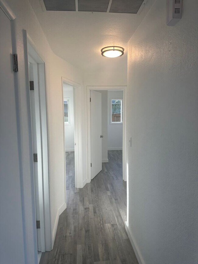 Building Photo - Updated 3 bedroom 1 bath home with large yard!