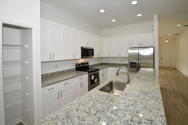 Building Photo - Spacious 2 bed Plus Den Home for Lease