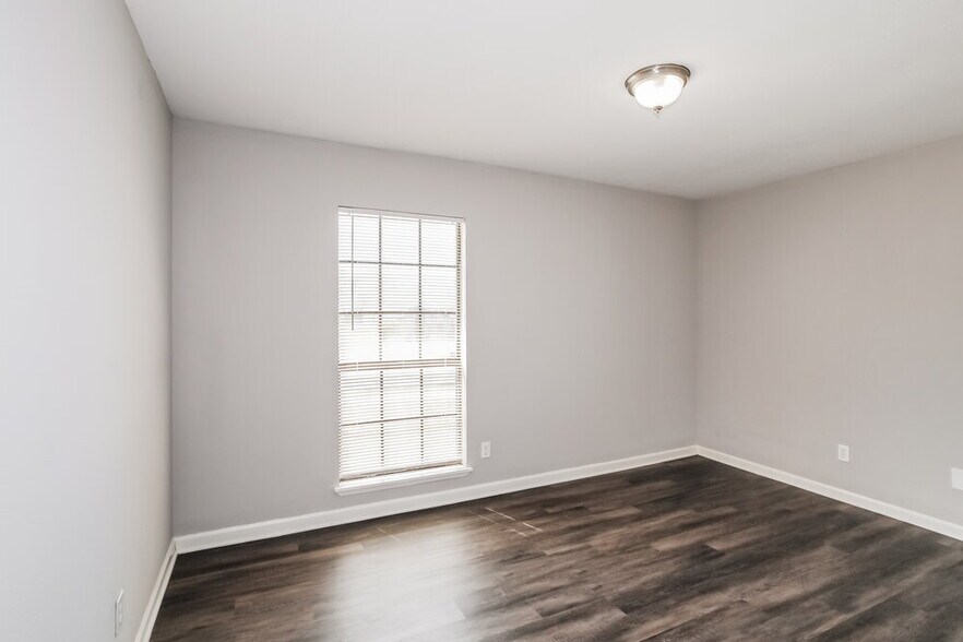 Building Photo - 2109 Kings Rd