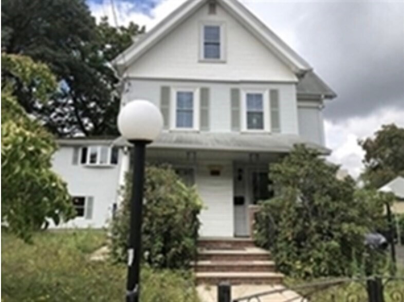 Building Photo - 153 Walnut St
