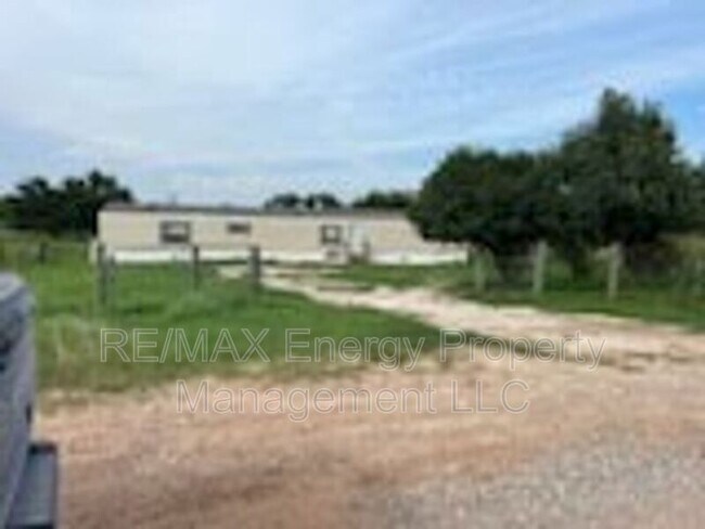 Building Photo - 10896 N Cedar Rd