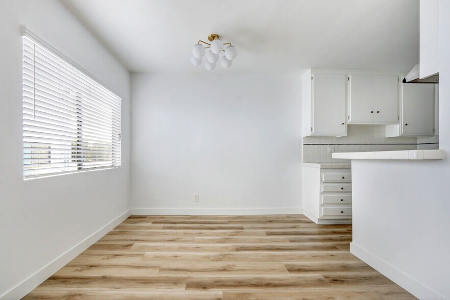 Building Photo - 3663 Mentone Ave