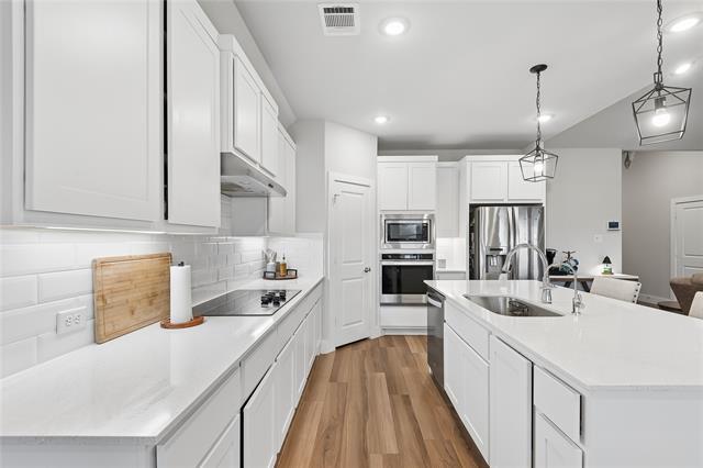Building Photo - 215 Frio Dr