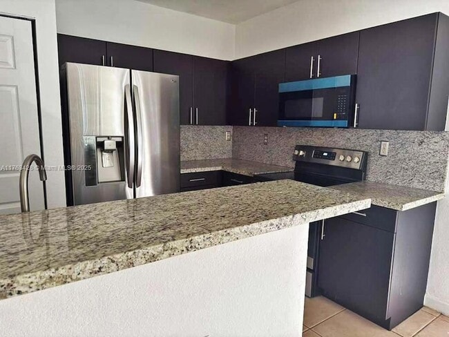 Building Photo - 1555 NE 33rd Rd