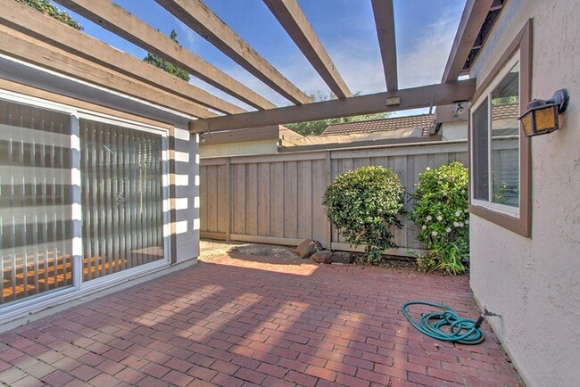 Building Photo - 5909 Manorwood Ct