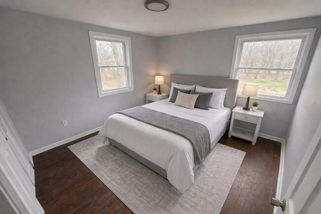 Building Photo - 3526-28 E 9th Ave