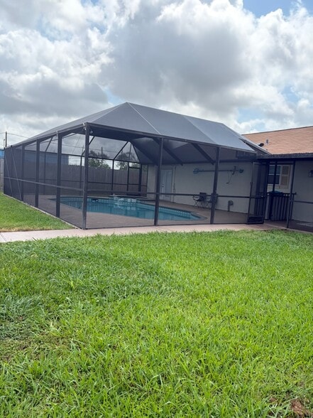 Building Photo - 7535 Rodgers Rd
