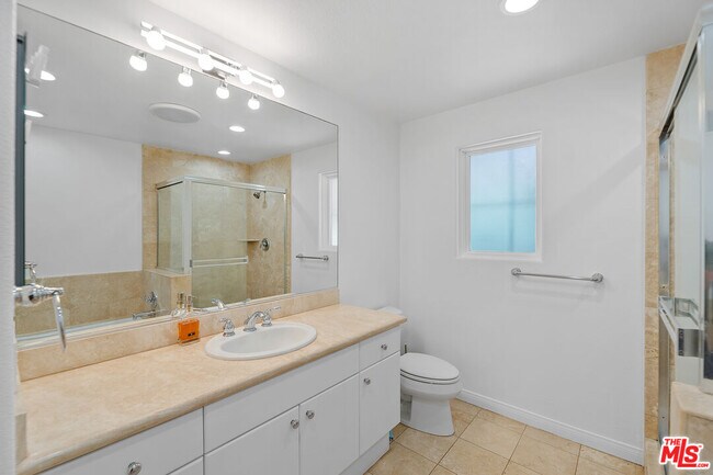 Building Photo - 851 N San Vicente Blvd