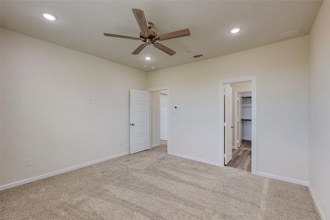 Building Photo - 4 Bed 3 Bath Luxurious Townhome in Frisco!