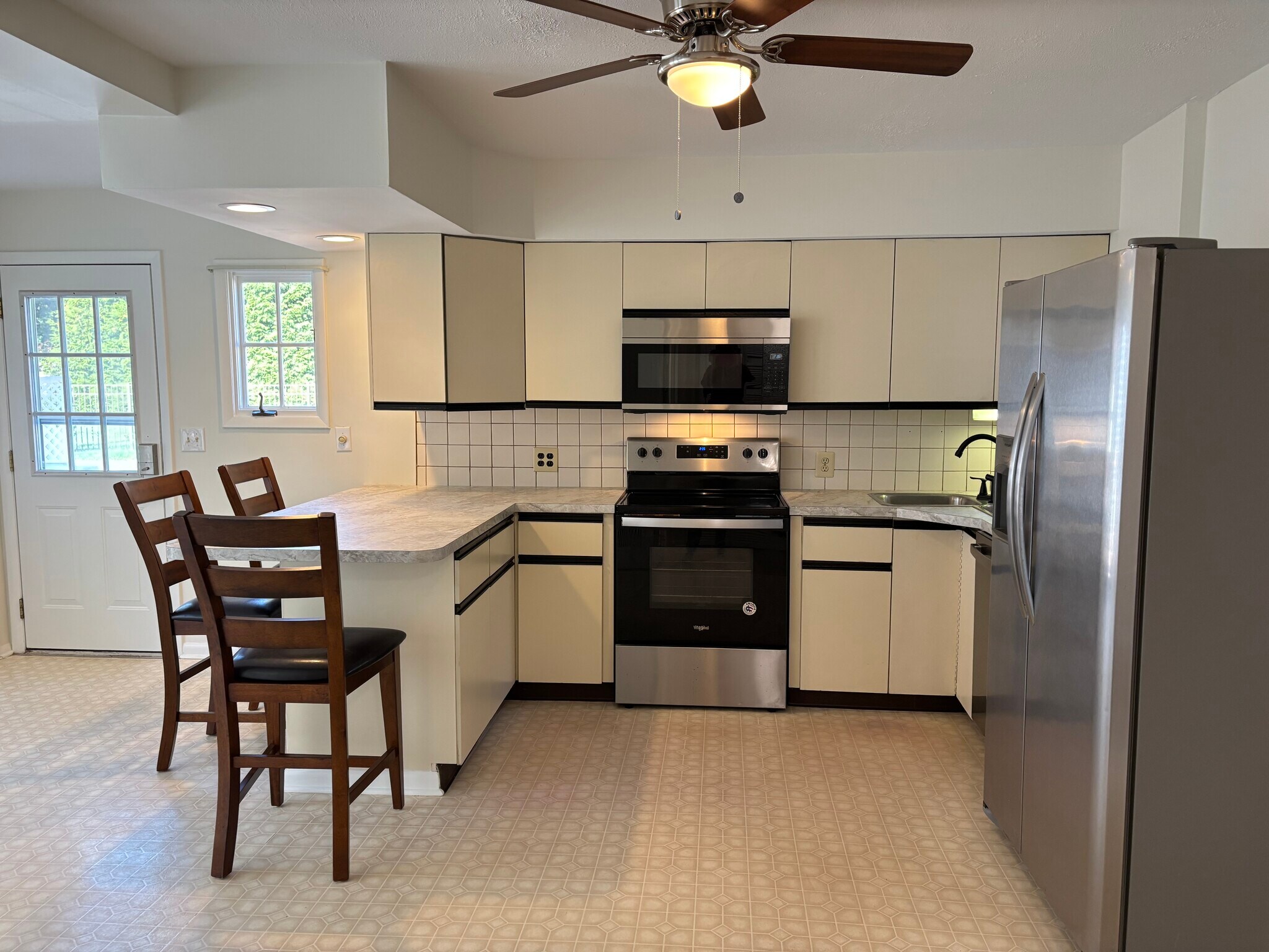 Kitchen - 1717 Firehouse Ln