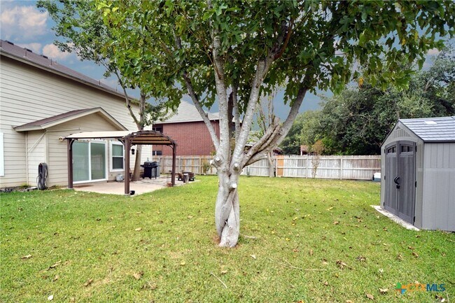 Building Photo - 744 Pinehurst Dr