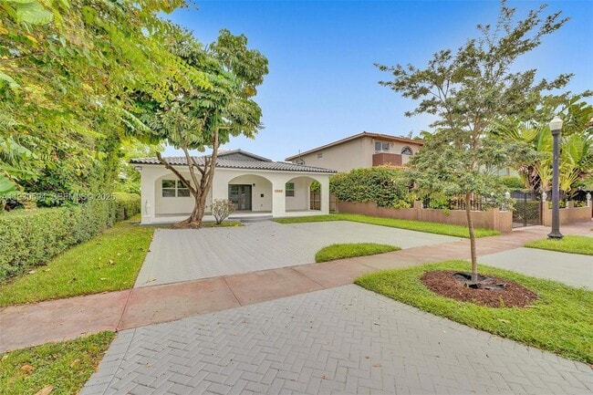 Building Photo - 1430 Michigan Ave