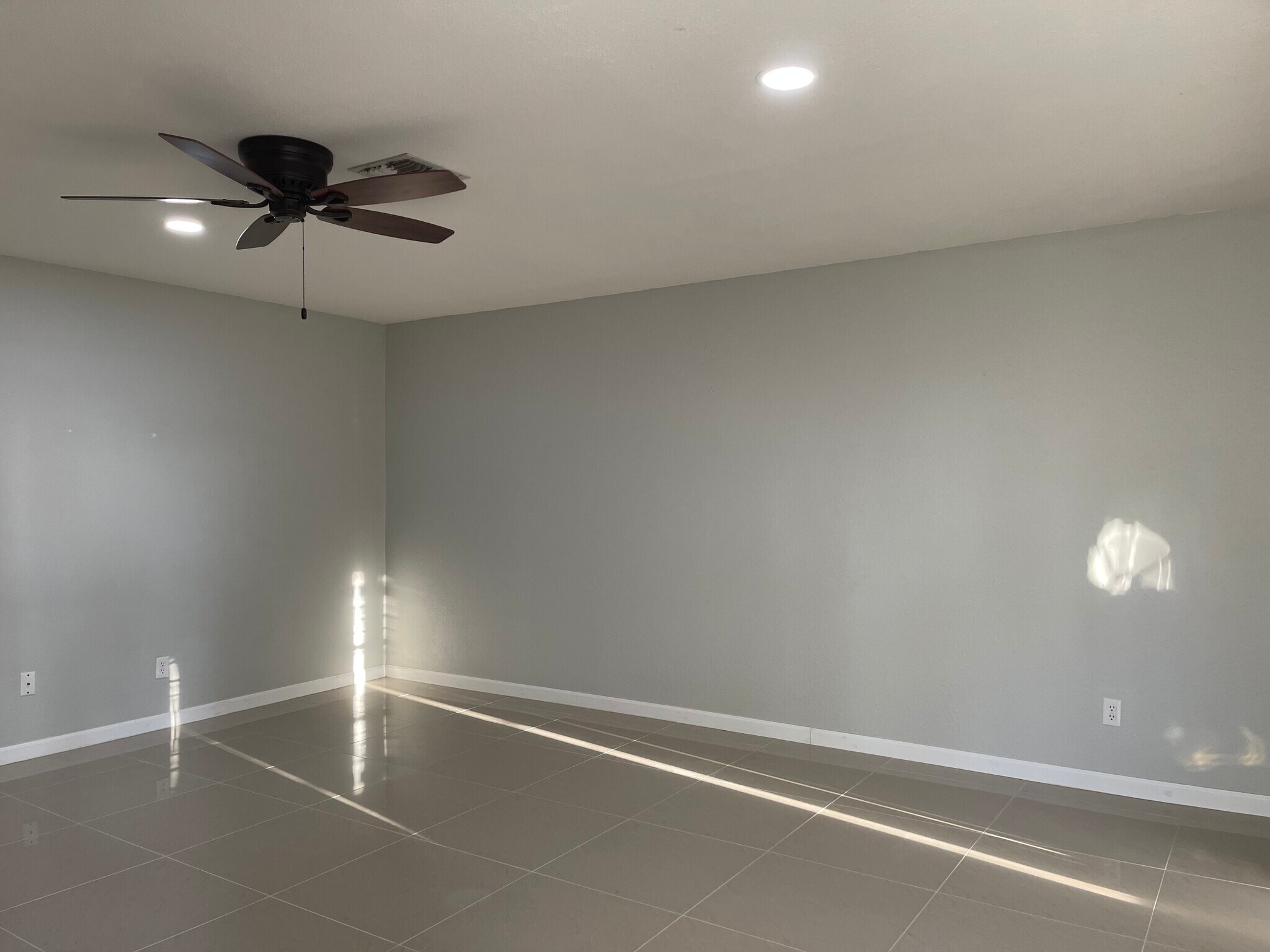 Living room - 3633 Country Club Blvd