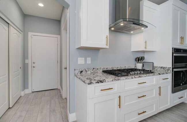Building Photo - 8317 S 45th Ln