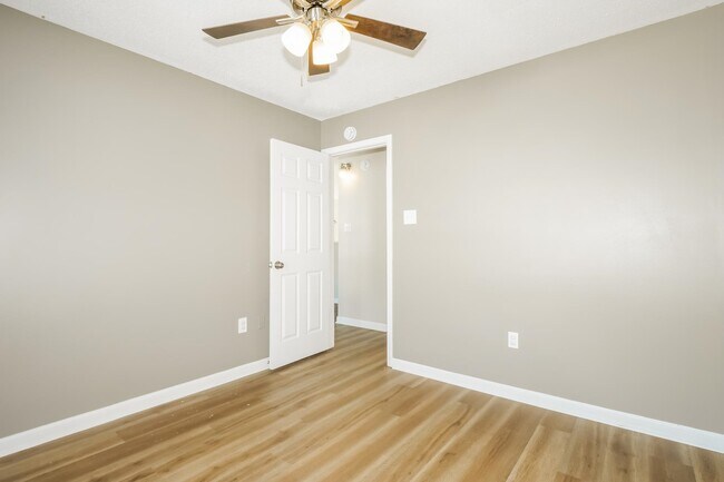 Building Photo - 4427 Pecan Creek Cir N