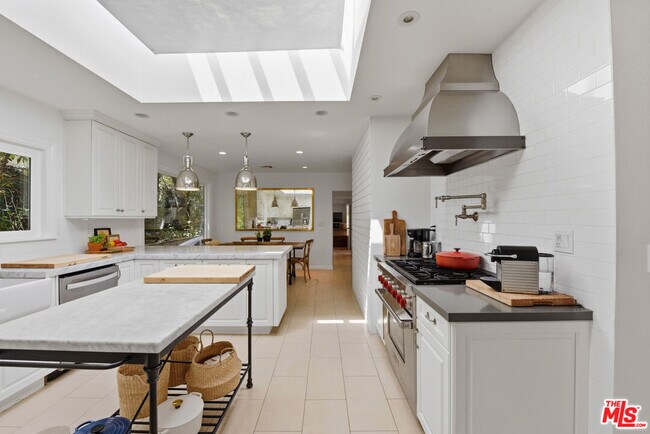 Building Photo - 4401 Nogales Dr