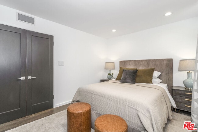 Building Photo - 9834 Wanda Park Dr