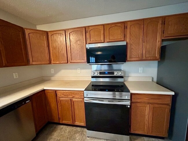 Building Photo - Charming 3-Bedroom, 2.5-Bath Home with Lof...