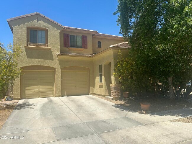 Building Photo - 3636 E Parkview Dr