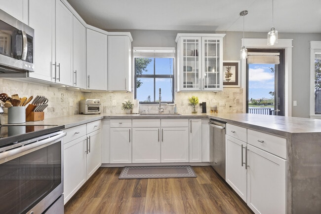 Building Photo - 8413 Lakeview Trail