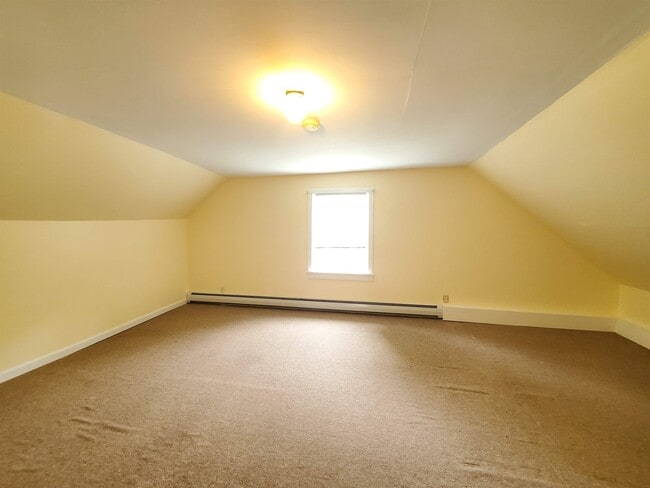 Building Photo - 526 Canaan St
