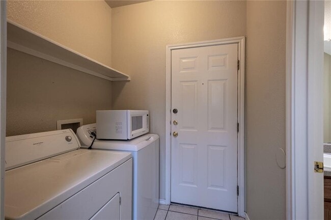 Building Photo - 1733 Constantino Cir