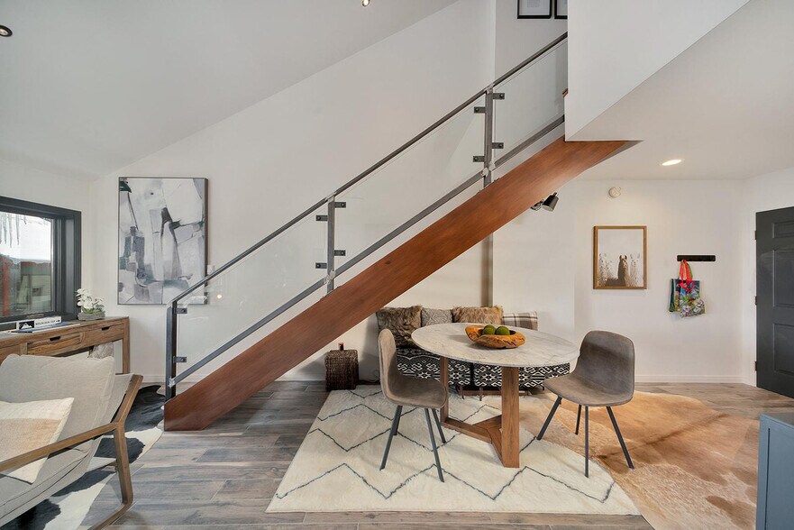 Building Photo - 280 Mahoney Dr