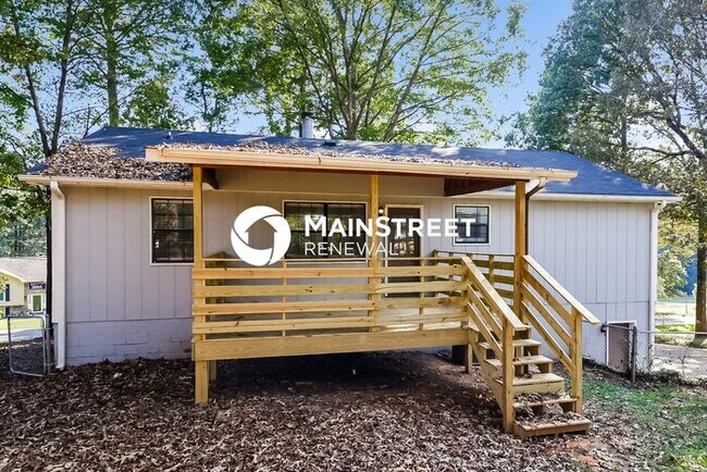 Building Photo - 3 Bedroom Pet-Friendly Home in HUEYTOWN, AL with Main Street Renewal