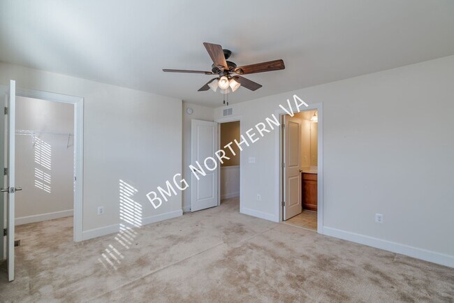 Building Photo - 8435 Girvan Ct