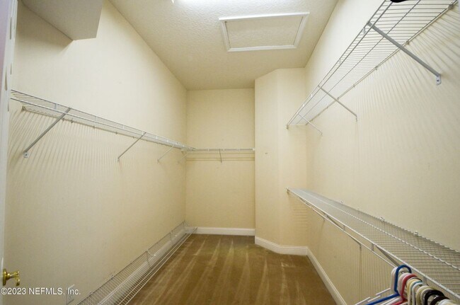 Building Photo - 11712 Blackstone River Dr